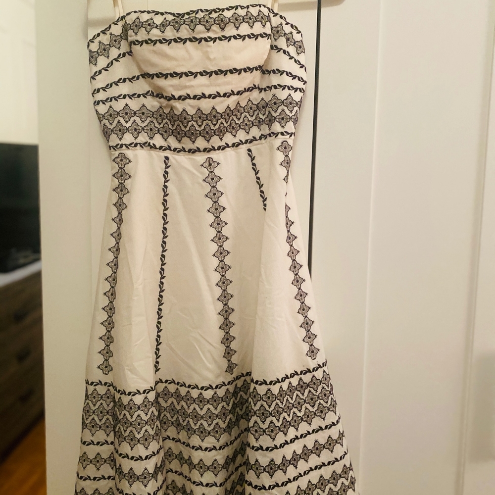 BCBG Spring-Summer Dress - Picture 2 of 8